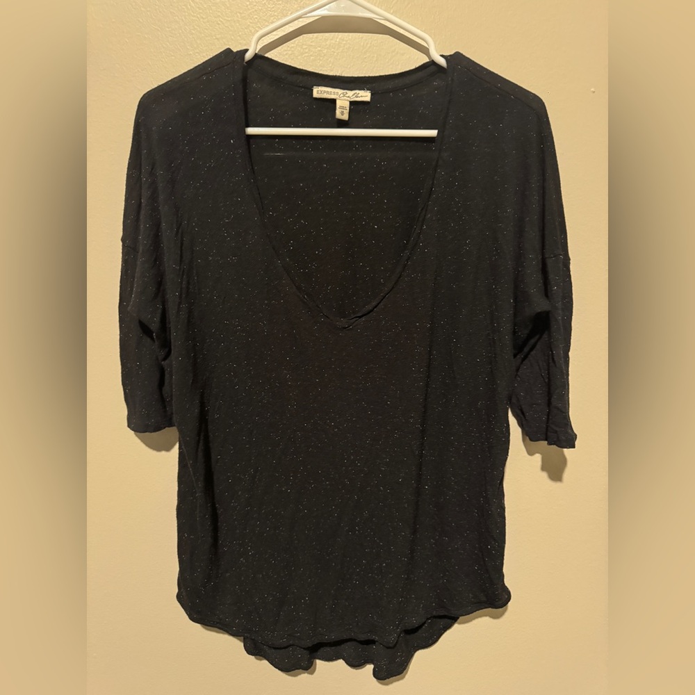 Express One Eleven T-Shirt Womens Black V-Neck 3/4 Sleeves Hi-Low Tee